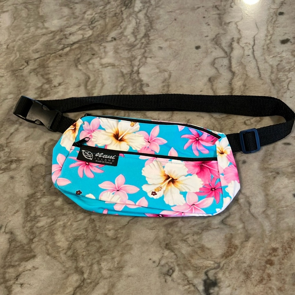 Maui Island Small Bag w/Adjustable Strap